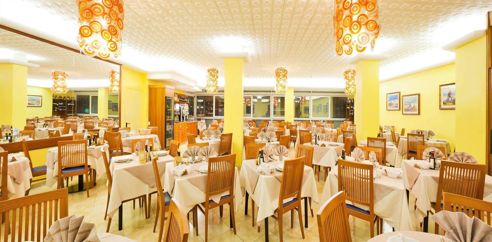 Hotel Universal 3*