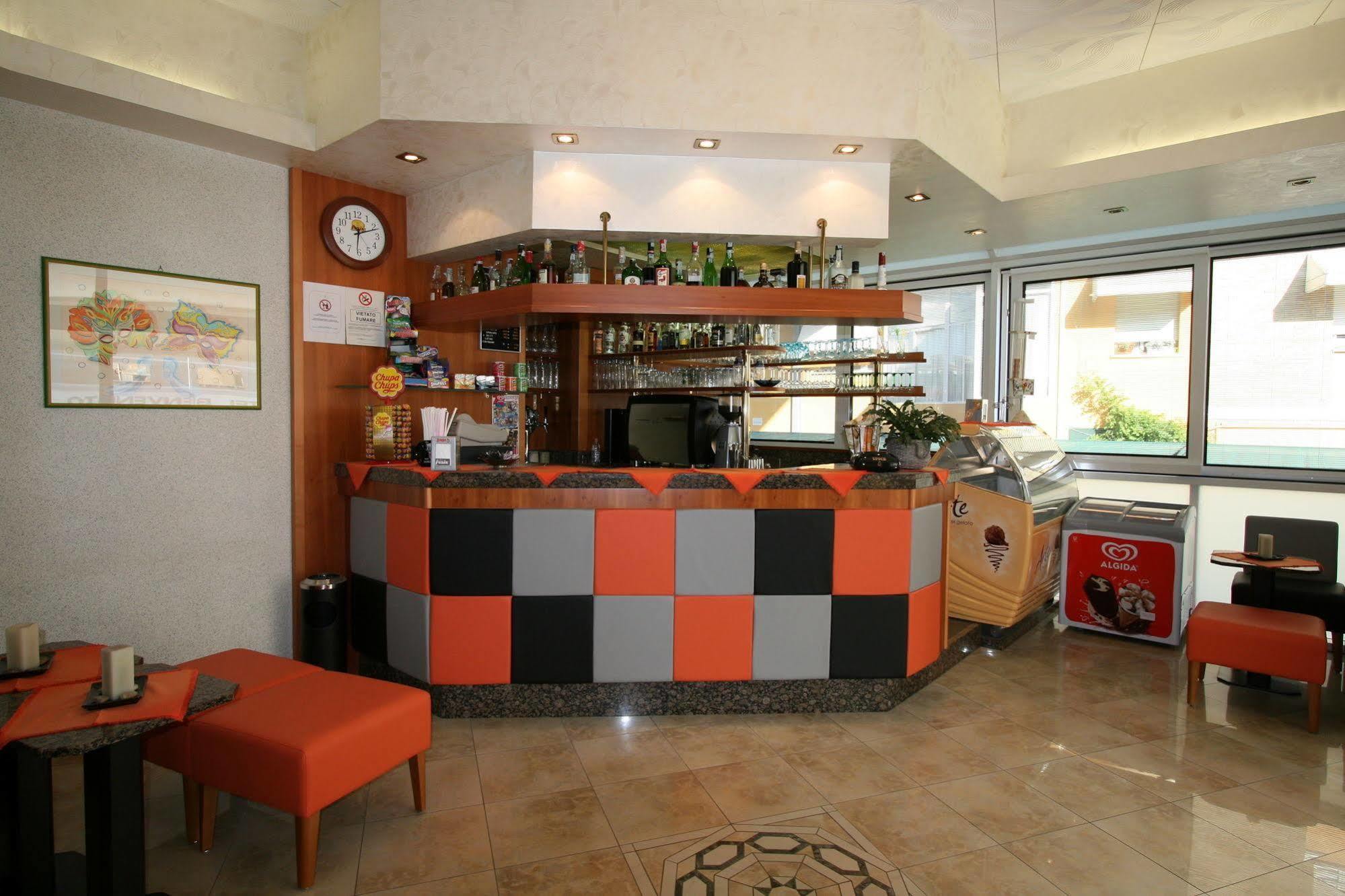 Hotel Universal 3*